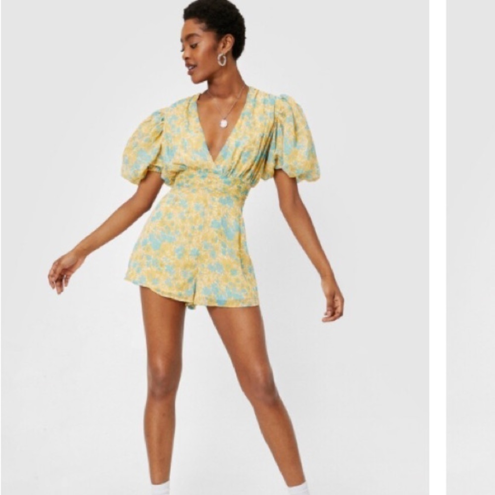 Nasty Gal NWT Romper Floral Chiffon V Neck Puff Sleeve Playsuit Sz 6 Vacation - Picture 14 of 16